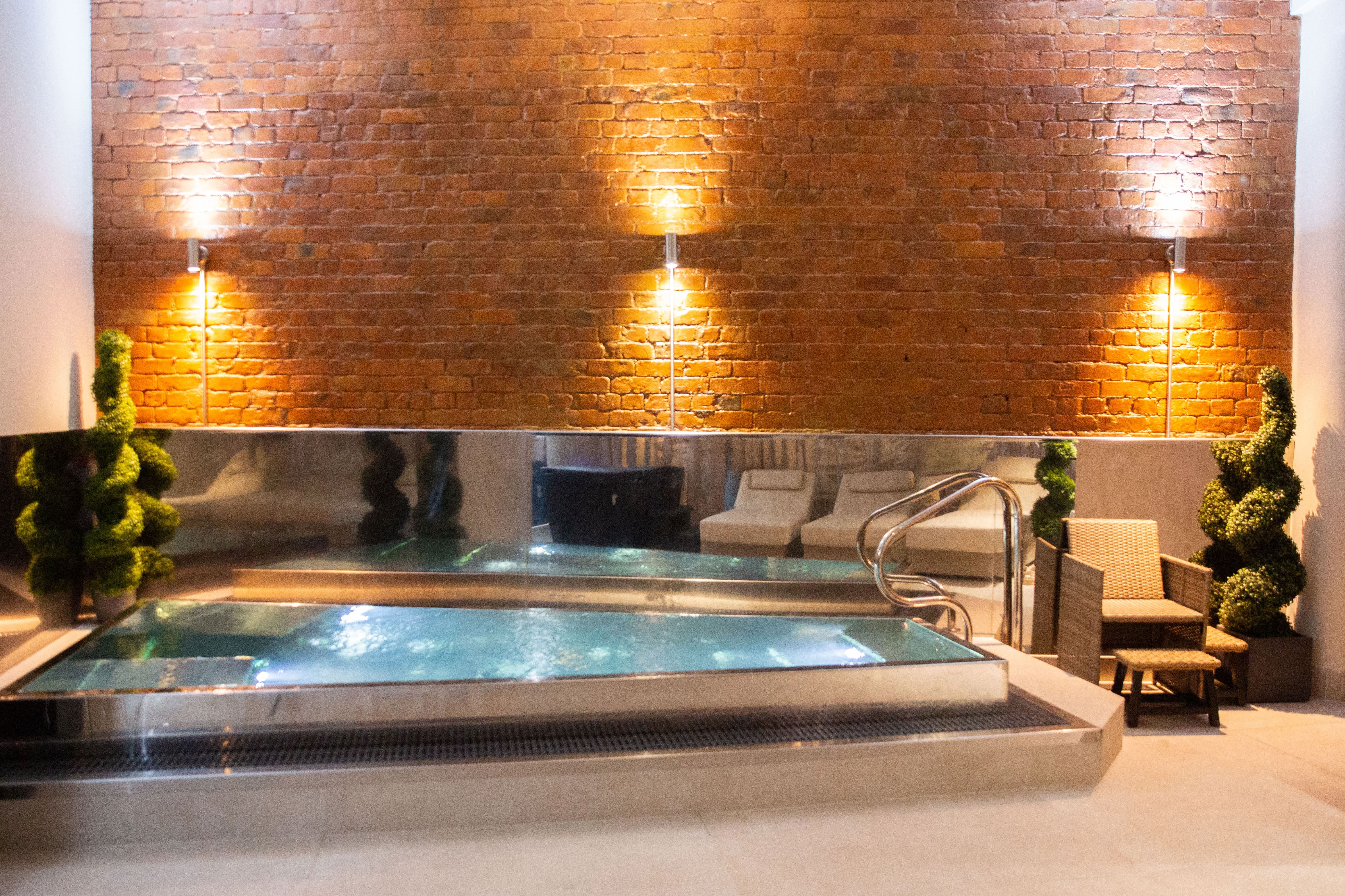 Jacuzzi area